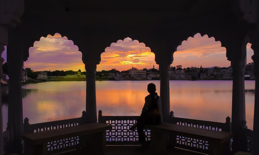 Best Sunset Viewing Stays in Pushkar